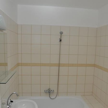 Sarok Apartmanhaz Szekszard Hotel Cameră foto