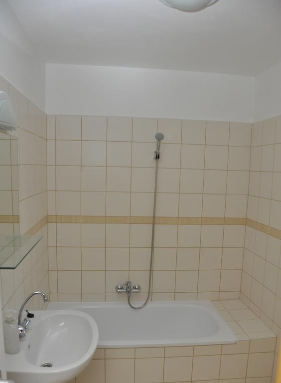 Sarok Apartmanhaz Szekszard Hotel Cameră foto